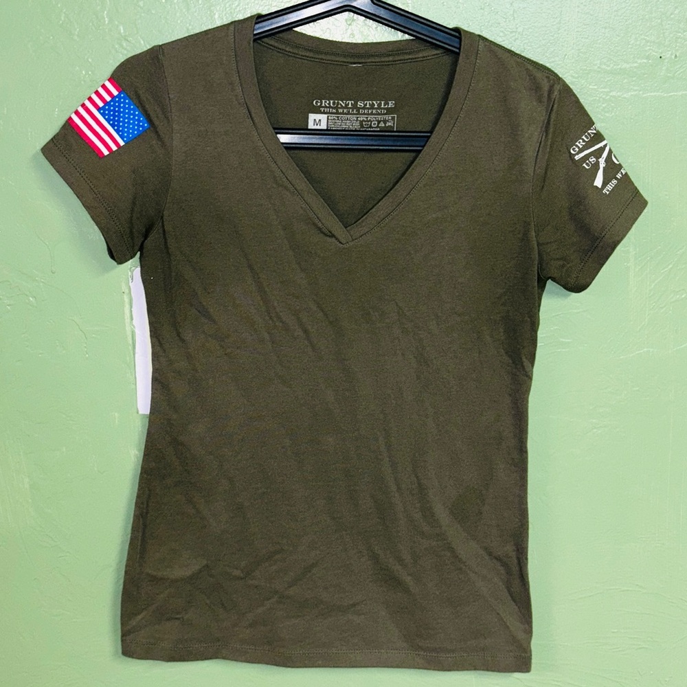Women’s V-Neck Grunt Style Olive Green Short Sleeve Shirt ~ Size Medium